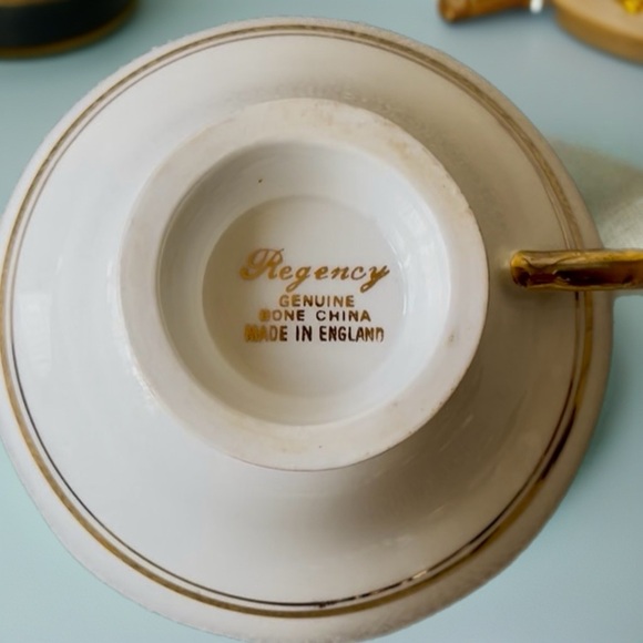 Vintage Queen Anne Gold-Trimmed Teacup and Saucer Set - Picture 7 of 9